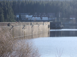 Schwarzenbach-Talsperre und Einkehr