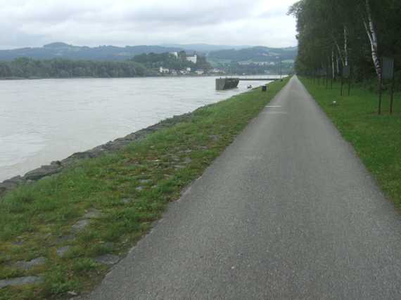 Radweg hinter Aschach