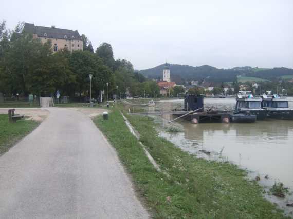 Einfahrt in Grein