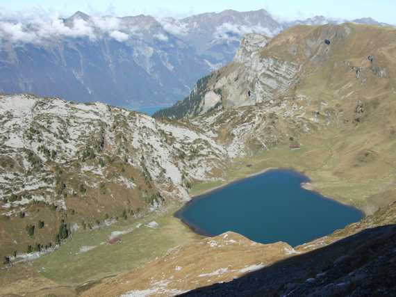 Blick auf Wägistalsee, im Hintergrund Brienzer See