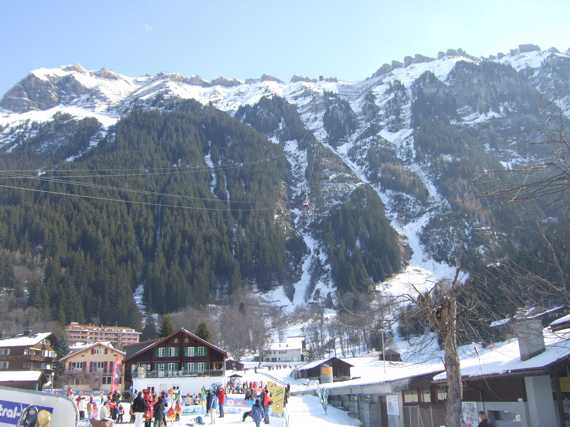 Gondel von Wengen zur Bergstation Mnnlichen