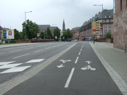 Gut ausgezeichnete Radwege mit Blick auf's Mnster