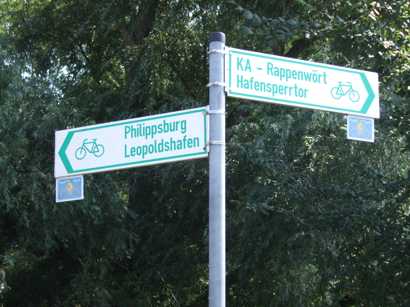 ab hier geht's entlang des Rheinradweges (mehr oder weniger)