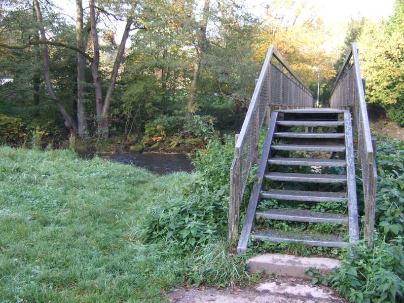 mit einer Brcke ber die Enz beginnt die Hhenvariante, der "alte" Weg