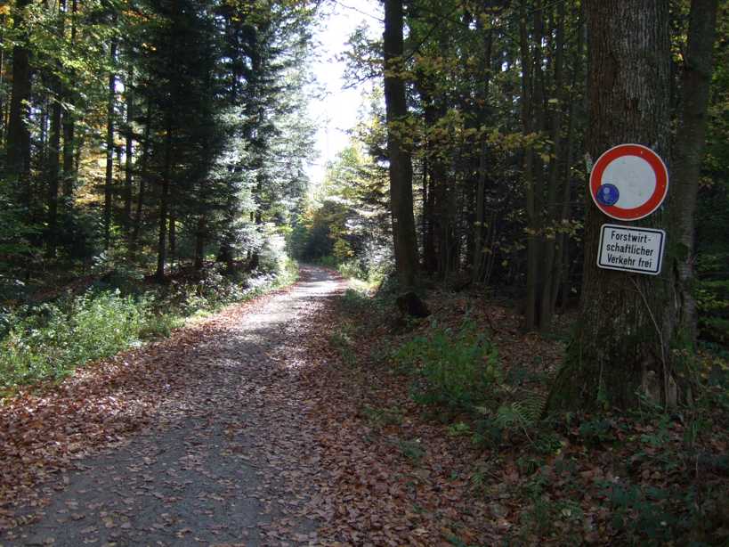 und Wanderer und Radfahrer frei