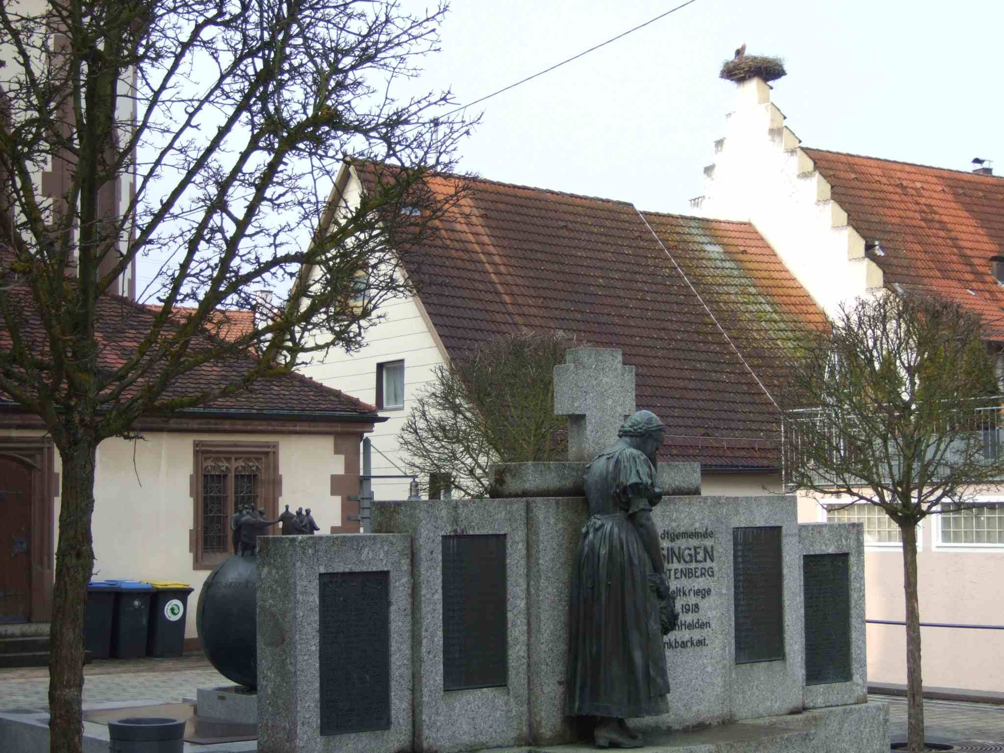 im Hintergrund Geisingens hchster Einwohner