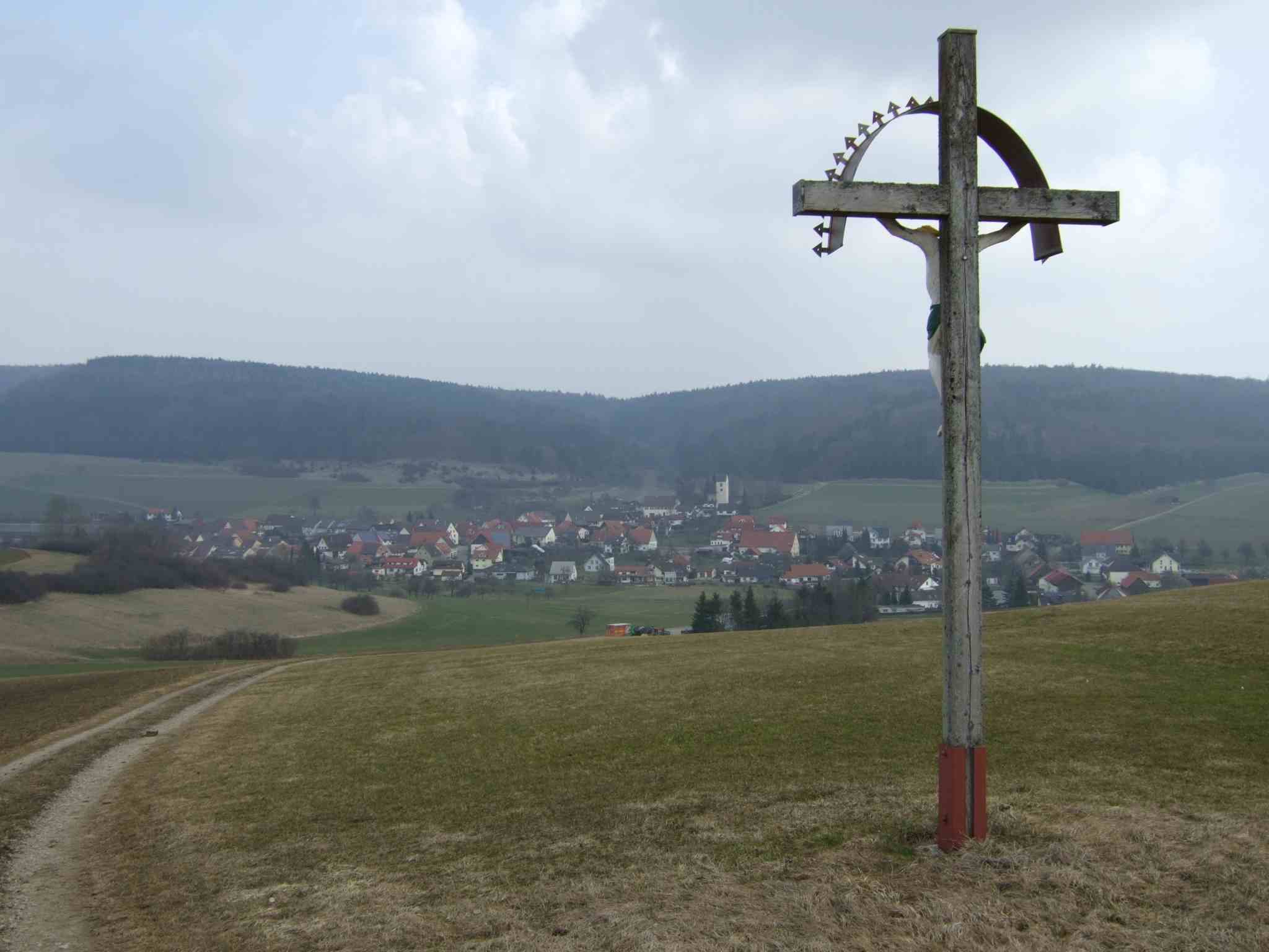 Kreuz mit Blick zurck auf Hondingen