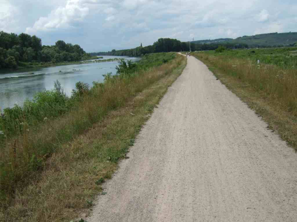 links das was Frankreich vom Rhein brig gelassen hat