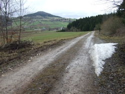 Erster Blick auf den Lupfen und letzter Schnee