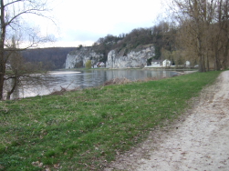 wieder direkt an der Donau Richtung Durchbruch