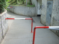 hier rechts in die Oppenheimer Altstadt