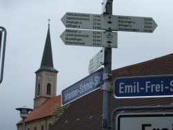 einmal mit dem Dorf um die Kirche