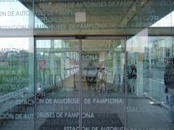 In der Estation in Pamplona fahren alle Busse in die Umgebung unterirdisch ab