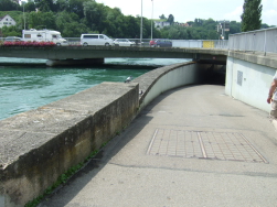 ngstlich? Radweg unter Wasserspiegel in Schaffhausen