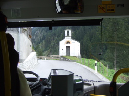 Idee: von Ilanz mit dem Postauto zur Übernachtung nach Vals
