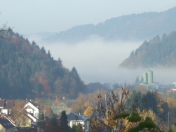 Morgenstimmung mit Industrieromantik im Westen