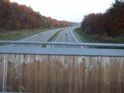 Zebrastreifen ber die Autobahn