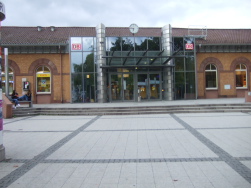 und dessen Bahnhof